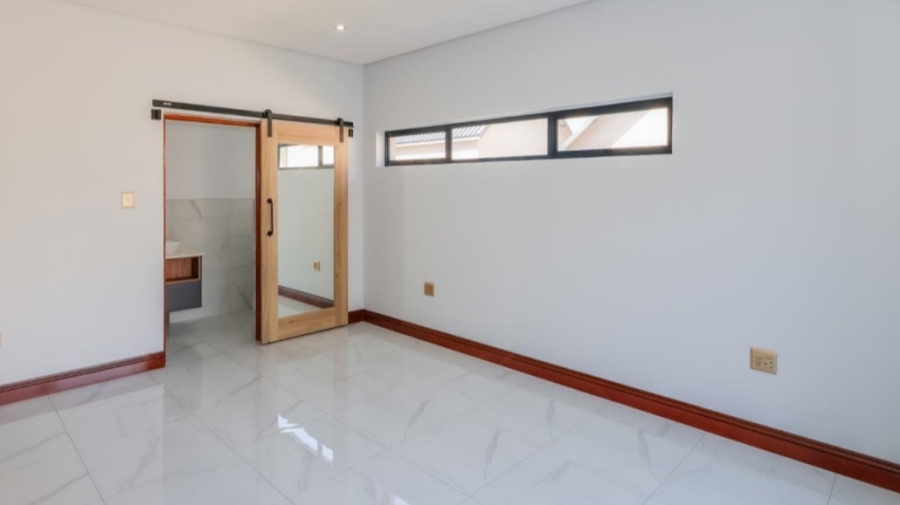 5 Bedroom Property for Sale in Leloko Lifestyle Estate North West